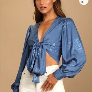 Lulu's NWOT Blue Satin Jacquard Tie-Front Crop Top